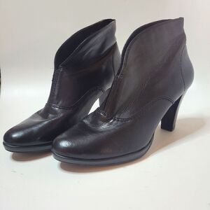Liz Claiborne Black Leather Bonnie Heeled Boots